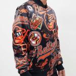 CHAMARRA IMORE ORIOLES AOP SATIN JACKET BLACK en STOCK