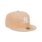GORRA NEW ERA CAP NEW YORK YANKEES MLB TONAL SCRIPT 59FIFTY CERRADA BEIGE en STOCK