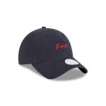GORRA NEW ERA CAP BOSTON RED SOX MLB SCRIPT 9TWENTY STRAPBACK PARA MUJER en STOCK