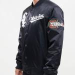 CHAMARRA AGO WHITE SOX CHEST HIT LOGO SATIN JACKET BLACK en STOCK