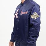 CHAMARRA NTA BRAVES CHEST HIT LOGO SATIN JACKET MIDNIGHT NAVY en STOCK