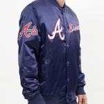 CHAMARRA NTA BRAVES CHEST HIT LOGO SATIN JACKET MIDNIGHT NAVY en STOCK