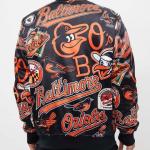 CHAMARRA IMORE ORIOLES AOP SATIN JACKET BLACK en STOCK