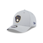 GORRA NEW ERA CAP MILWAUKEE BREWERS MLB CLUBHOUSE 2025 9FORTY M-CROWN SNAPBACK en STOCK