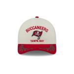 GORRA NEW ERA CAP TAMPA BAY BUCCANEERS NFL DRAFT 2025 9FORTY M-CROWN AF SNAPBACK BLANCA en STOCK