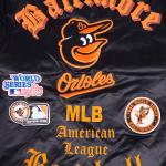 CHAMARRA TIMORE ORIOLES OLD ENGLISH RIB SATIN JACKET BLACK ORANGE en STOCK