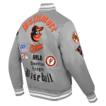 CHAMARRA TIMORE ORIOLES OLD ENGLISH RIB SATIN JACKET GRAY en STOCK