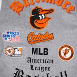 CHAMARRA TIMORE ORIOLES CLASSIC OLD ENGLISH RIB WOOL VARSITY JACKE HEATHER GREY WHITE BLACK en STOCK