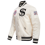 CHAMARRA AGO WHITE SOX RETRO CLASSIC RIB SATIN JACKET EGGSHELL BLACK en STOCK