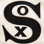 CHAMARRA AGO WHITE SOX RETRO CLASSIC RIB SATIN JACKET EGGSHELL BLACK en STOCK