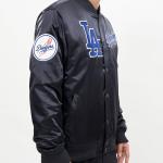 CHAMARRA ANGELES DODGERS CHEST HIT LOGO SATIN JACKET BLACK en STOCK