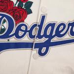 CHAMARRA ANGELES DODGERS ROSES SATIN JACKET EGGSHELL MULTI en STOCK